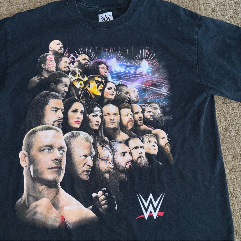 WWE Black Graphic Tee medium Wyatt Daniel Brian Dean Ambrose legends vintage